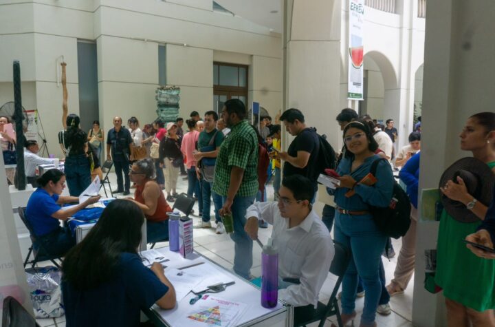 Asistencia récord a la Feria del Empleo para los Profesionistas en Mérida
