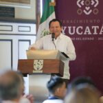 Gobernador Joaquín Díaz Mena reconoce excelencia académica de estudiantes yucatecos