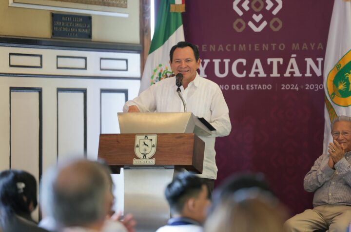 Gobernador Joaquín Díaz Mena reconoce excelencia académica de estudiantes yucatecos