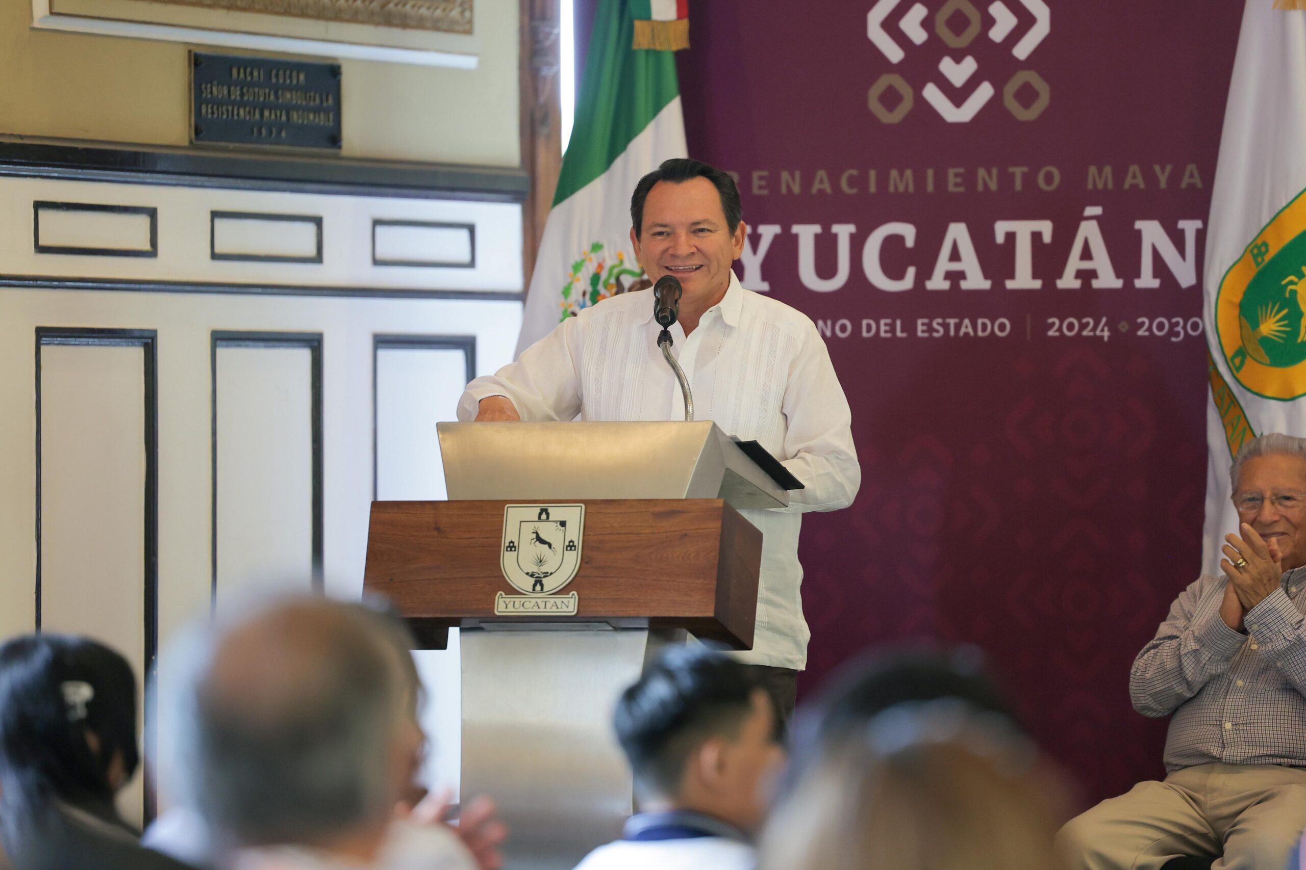 Gobernador Joaquín Díaz Mena reconoce excelencia académica de estudiantes yucatecos