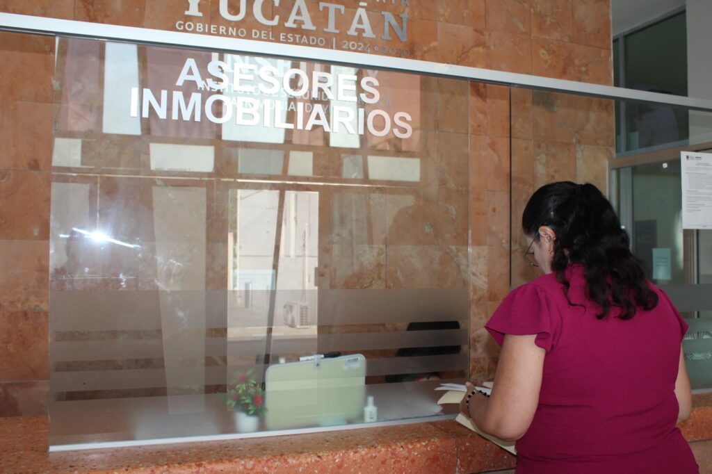 Emite Gobierno del Estado primeras 130 licencias para asesoras y asesores inmobiliarios en Yucatán