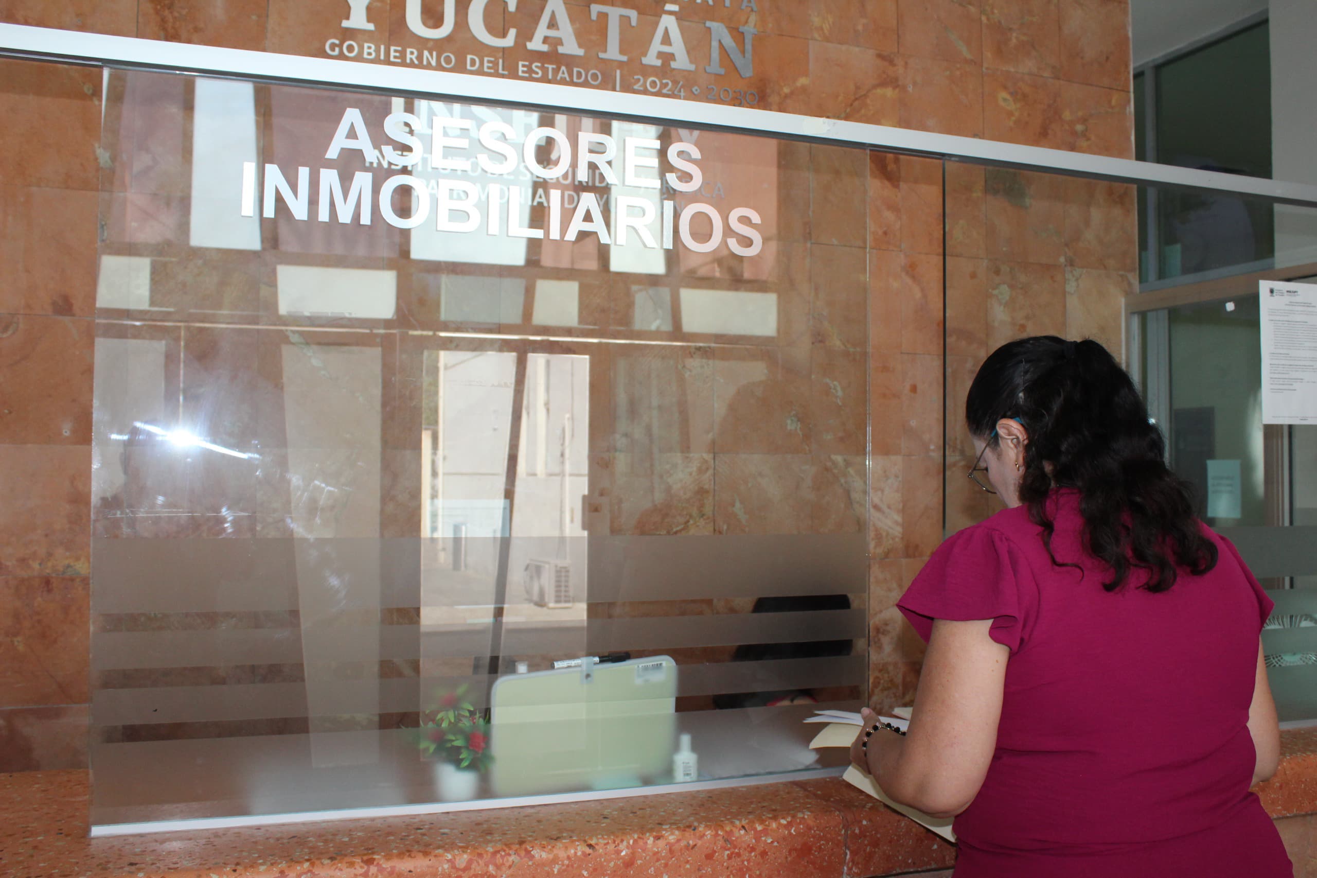Emite Gobierno del Estado primeras 130 licencias para asesoras y asesores inmobiliarios en Yucatán