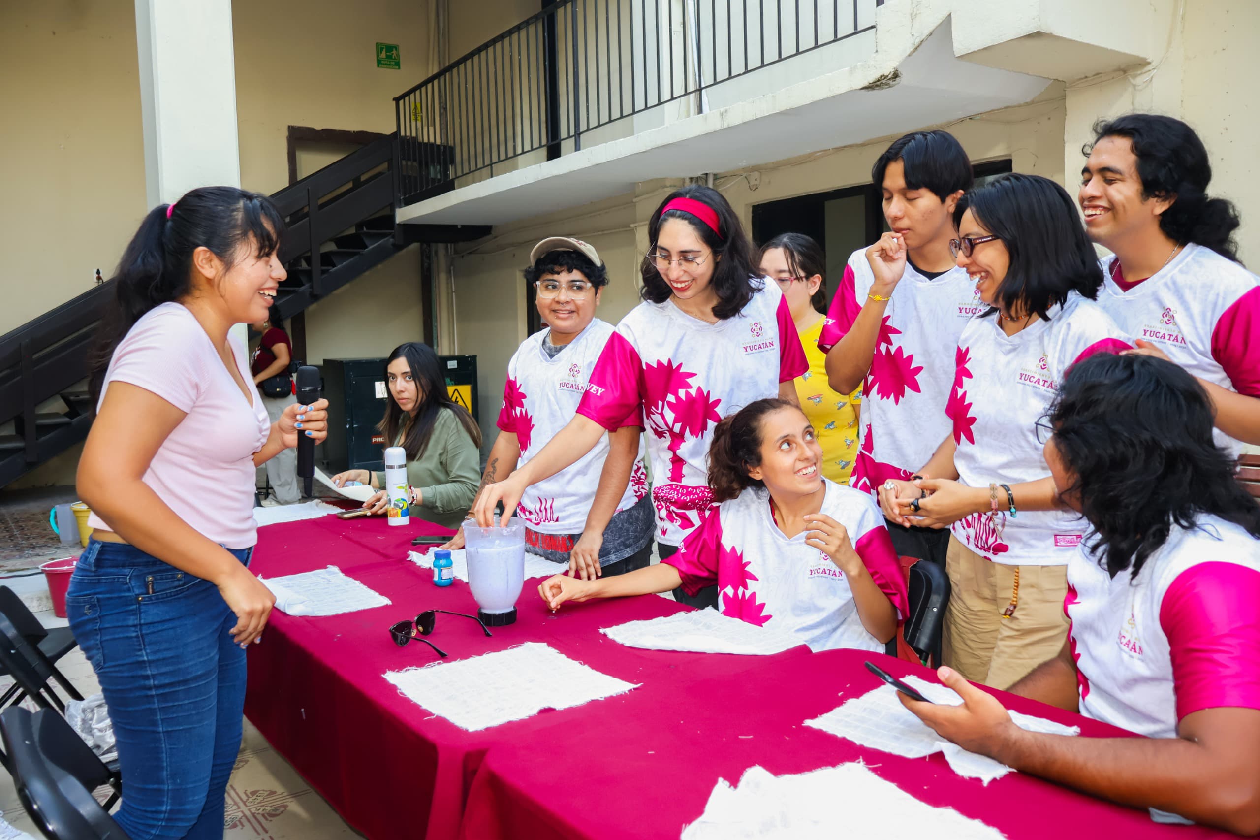 Ganadora del Premio Estatal de las Juventudes inspira a nuevas generaciones