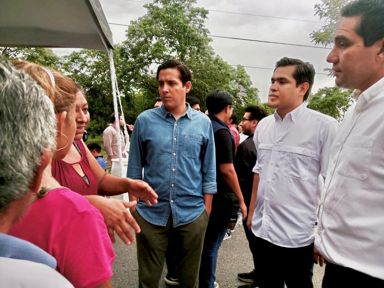 Gobernador garantiza acceso libre a nueva cancha de fut7 en El Porvenir