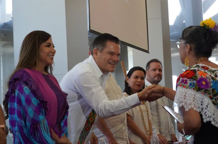 Reconocen talento y tradición de artesanas y artesanos de Yucatán