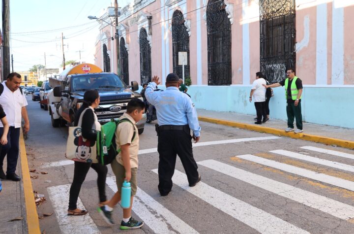 Policía de Mérida implementa operativo vial especial con motivo del regreso a clases.