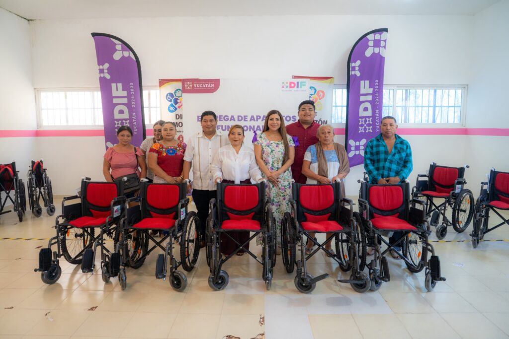 Entrega DIF Yucatán sillas de ruedas para facilitar la movilidad de personas en Temozón