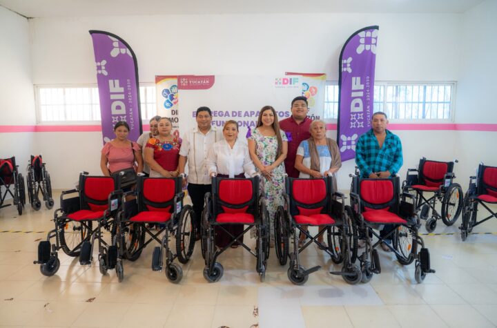Entrega DIF Yucatán sillas de ruedas para facilitar la movilidad de personas en Temozón
