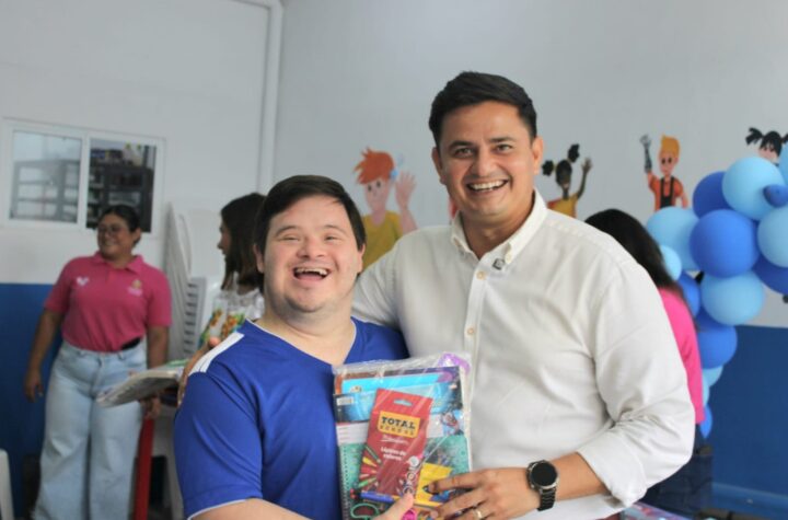 “Todos somos útiles” entrega paquetes escolares a comedores y asociaciones civiles de Mérida.