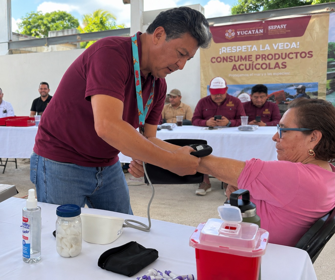 Renacimiento Maya acerca servicios de salud y trámites a la comunidad pesquera de Telchac Puerto