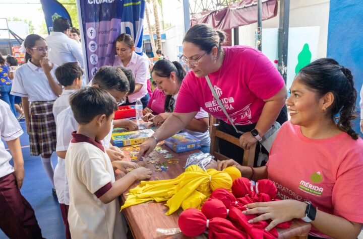 Feria de la Familia del DIF Municipal acerca actividades para protección de la infancia a escuelas de Mérida.