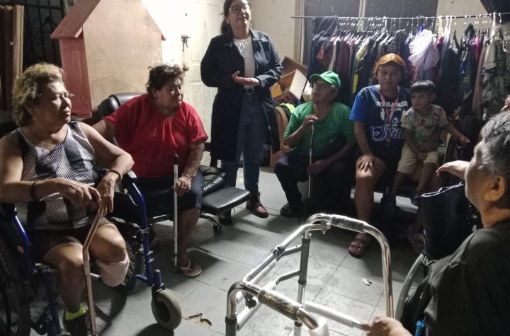 Entrega la regidora Georgina Piña apoyos ortopédicos a familias de Mérida