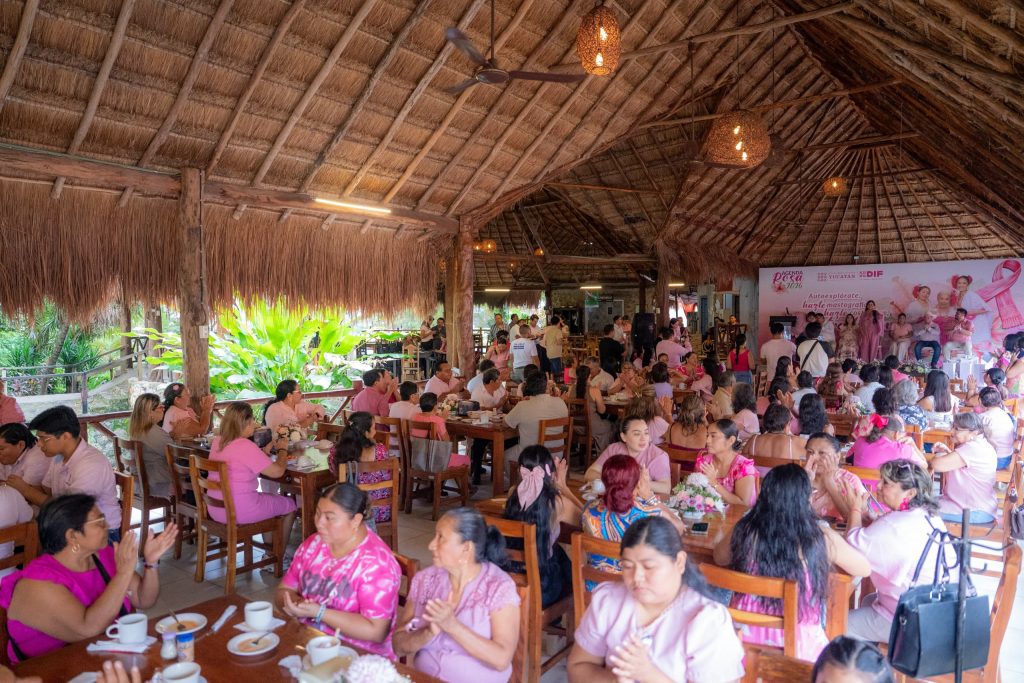DIF Yucatán entrega prótesis mamarias a mujeres del oriente del estado