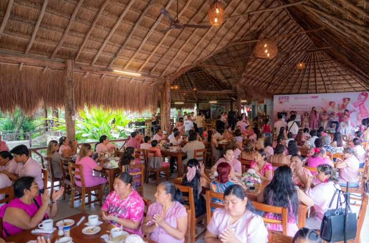 DIF Yucatán entrega prótesis mamarias a mujeres del oriente del estado