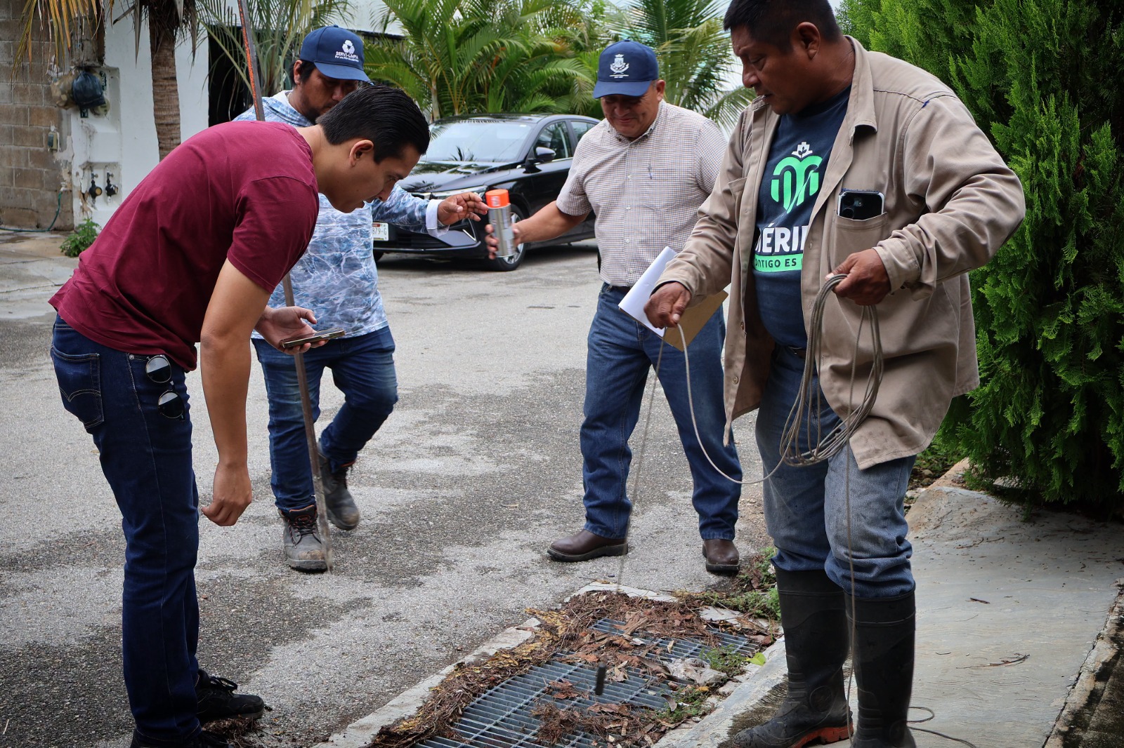 Adrián Gorocica gestiona soluciones para vecinos de Los Almendros III ante problemas de inundaciones