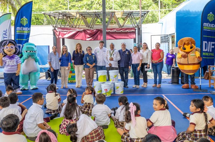 Feria de la Familia del DIF Municipal acerca actividades para protección de la infancia a escuelas de Mérida.